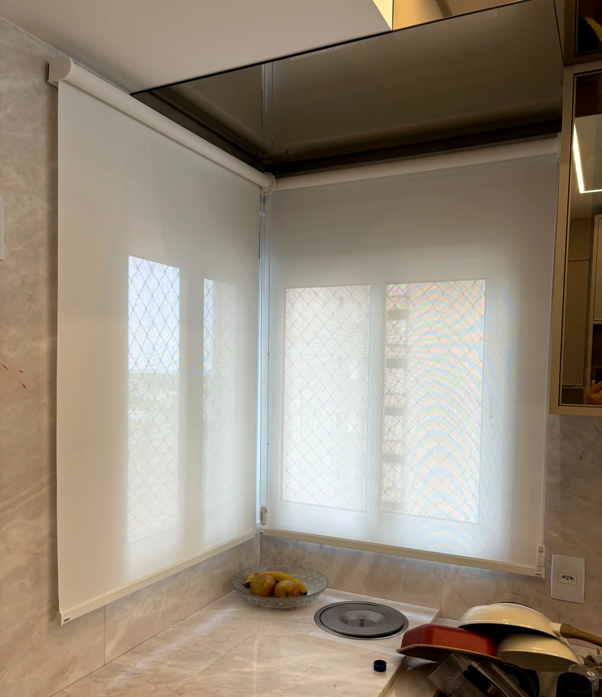 Persiana rolô instalada em uma cozinha